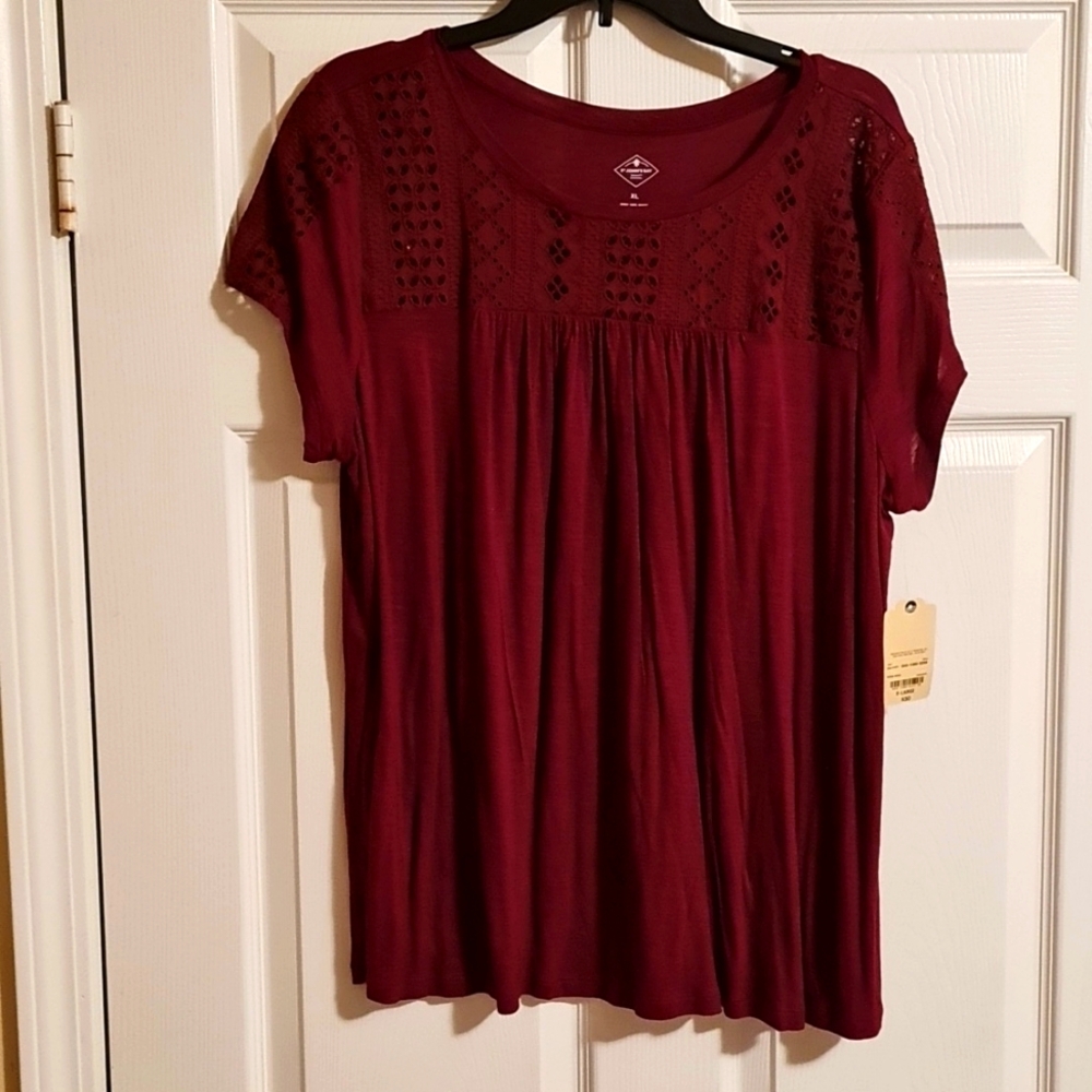 Ladies St John's Bay Burgundy T shirt size XL
